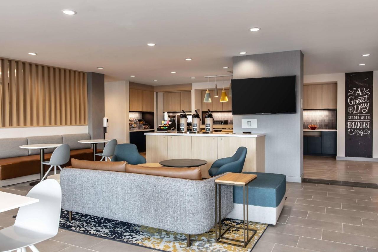 Towneplace Suites By Marriott Milwaukee West Bend Exterior photo